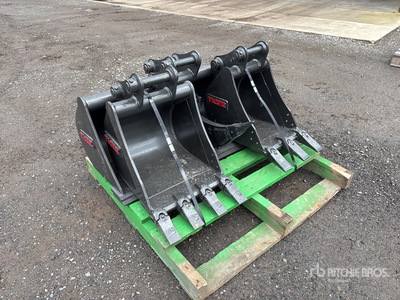 Quantity of Excavator Attachments Accessoire divers pour excavatrice - Fits Develon DX35 (Unused)