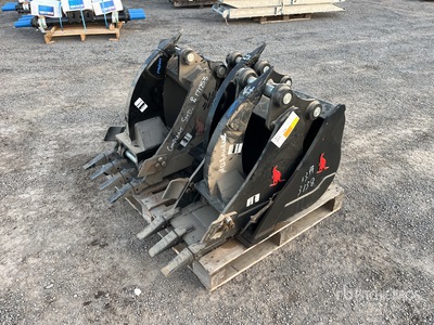 Quantity of (4) Roo Godet de pelleteuse - Fits Develon DX35 (Unused)