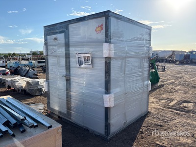 2026 SDLMT 6 ft 11 in x 6 ft 3 in Skid-Mounted Draagbaar toilet (Unused)