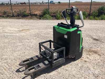 2014 Super P320/8 Pallet Jack