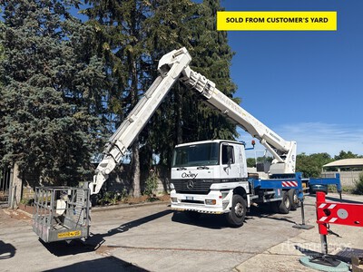 Cela TJ460 46 m on 2005 Mercedes-Benz Actros 1831 6x2 Sleeper 高所作業車