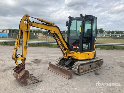 2021 Komatsu PC26MR-3 Mini Excavadora