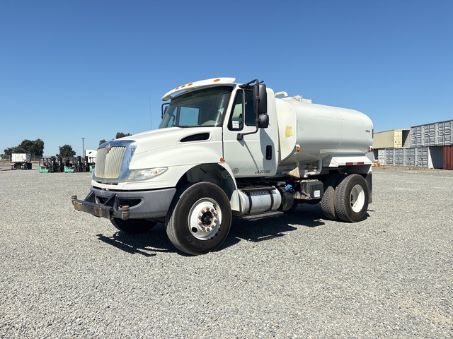 2015 International DuraStar 4300 4x2 Water Truck 2015 International DuraStar 4300 4x2 Water Truck