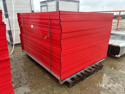 Quantity of (49) 7 ft 5 in x 6 ft Powder Coated Temporary サイト フェンス (Unused)