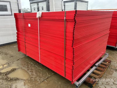 Quantity of (49) 7 ft 5 in x 6 ft Powder Coated Temporary サイト フェンス (Unused)