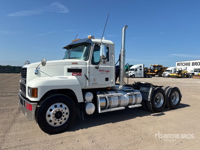 2023 Mack Pinnacle 64T 6x4 トラックトラクター(T/A)