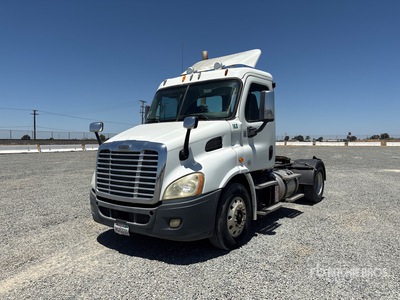 2013 Freightliner Cascadia 113 4x2 Cabeza Tractora Cabina Corta
