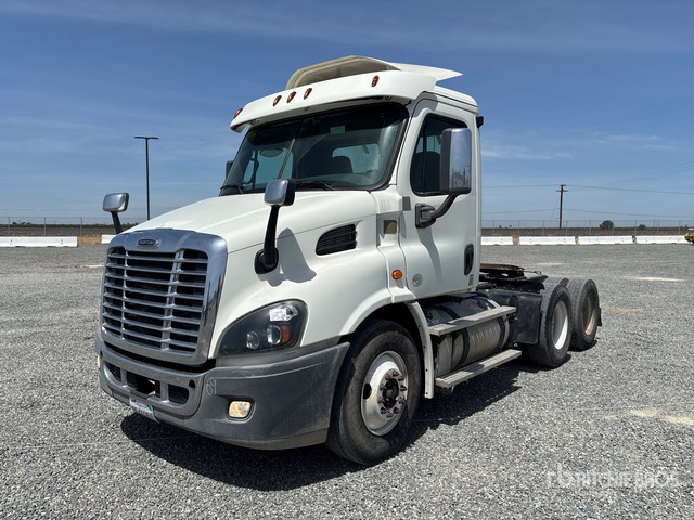 2017 Freightliner Cascadia 113 6x4 T/A Day Cab Truck Tractor
