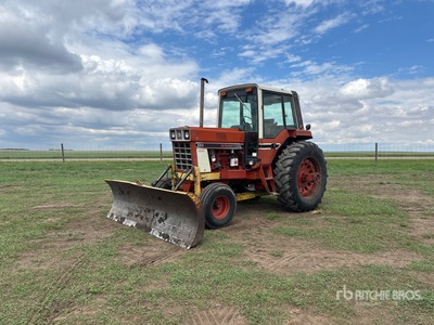 1979 International 986 2WD トラクター