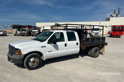 2005 Ford F-350 4x2 Crew Cab 平台トラック