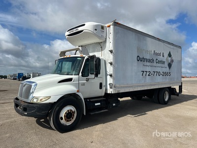 2004 International 4300 4x2 冷蔵トラック