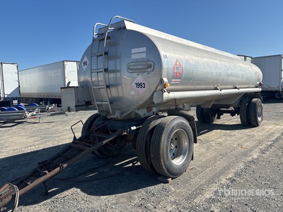 1974 Cloug Turntable T/A Fuel Trailer