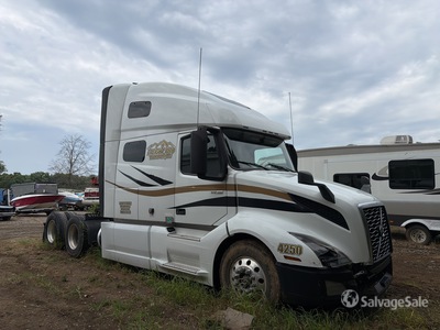 2020 Volvo VNL 6x4 Ciągnik siodłowy T/A z kabiną sypialną (Inoperable)