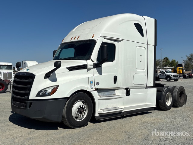 2022 Freightliner Cascadia 126 6x4 T/A Sleeper Truck Tractor