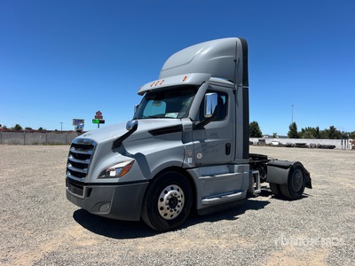 2020 Freightliner Cascadia 126 4x2 S/A Day Cab Truck Tractor