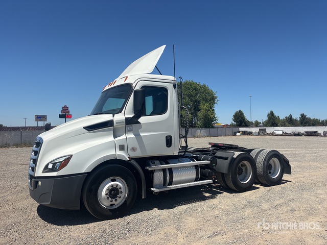 2020 Freightliner Cascadia 116 6x4 T/A Day Cab Truck Tractor
