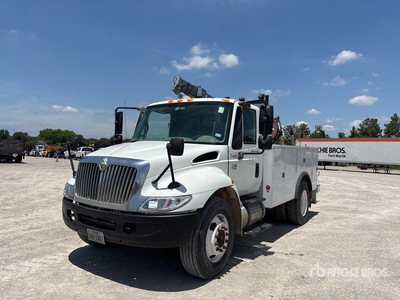 2005 International 4300 4x2 Service Truck