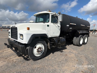 1998 Mack RD690S 6x4 散水車