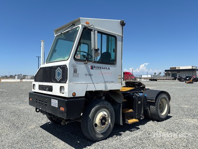 2015 Capacity 4x2 Spezial-Sattelzug