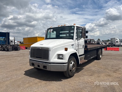 2000 Freightliner FL60 4x2 Camión Caja Abierta