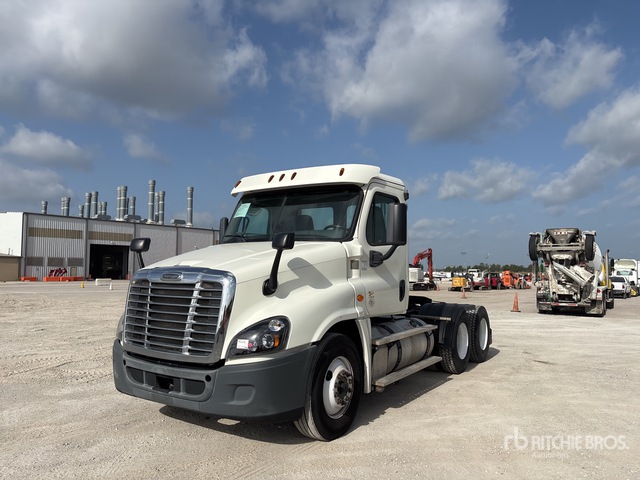 2018 Freightliner Cascadia 125 6x4 T/A Day Cab Truck Tractor