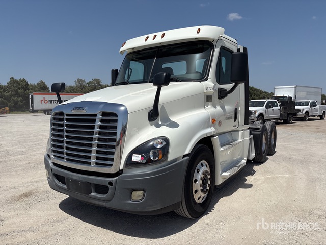 2019 Freightliner Cascadia 125 6x4 T/A Day Cab Truck Tractor