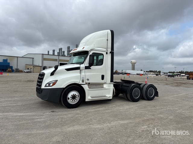 2020 Freightliner Cascadia 126 6x4 T/A Day Cab Truck Tractor