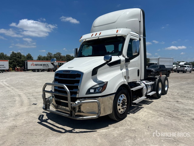 2021 Freightliner Cascadia 116 6x4 T/A Day Cab Truck Tractor