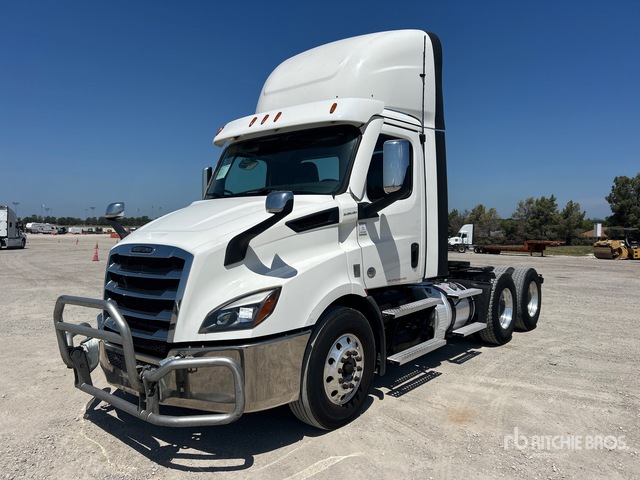 2021 Freightliner Cascadia 116 6x4 T/A Day Cab Truck Tractor
