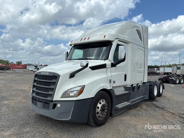 2022 Freightliner Cascadia 126 6x4 T/A Sleeper Truck Tractor