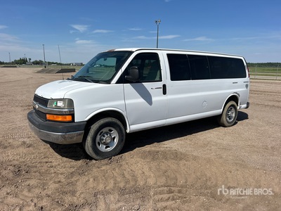 2009 Chevrolet Express 15 Passenger Van