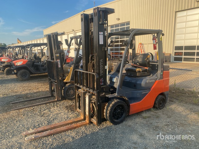 Toyota 50-8FGCU32 5620 lb Cushion Tire Forklift
