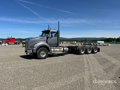 2019 Kenworth T880 8x6 Tri/A Day Cab Truck Tractor