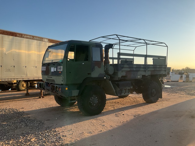 2003 Stewart & Stevenson M1078A1 LMTV 4x4 Cargo Truck 2003 Stewart & Stevenson M1078A1 LMTV 4x4 Cargo Truck