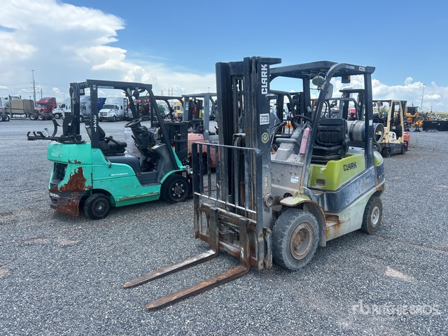 Clark C25L 4600 lb Cushion Tire Forklift