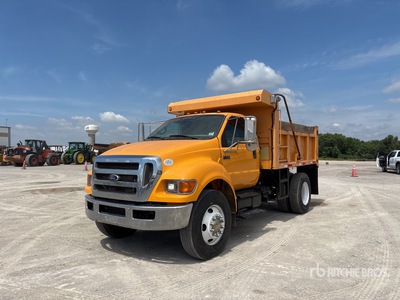 2010 Ford F-750 4x2 S/A Camión dumper