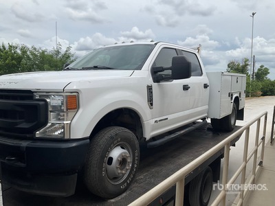2021 Ford F-350 4x4 Crew Cab Flatbed Truck