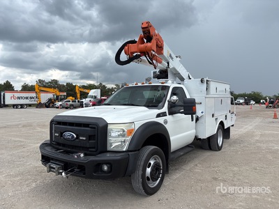 Altec AT37-G 37 ft on 2011 Ford F-550 4x4 高所作業車