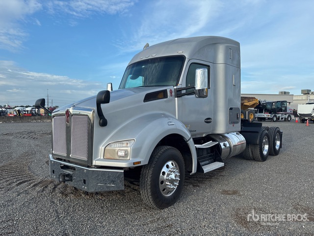 2016 Kenworth T880 6x4 T/A Sleeper Truck Tractor