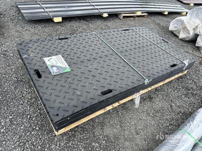 Quantity of (12) 8 ft. 4 Ft. ground protection mat. Tappeti per stabilizzatori (Unused)