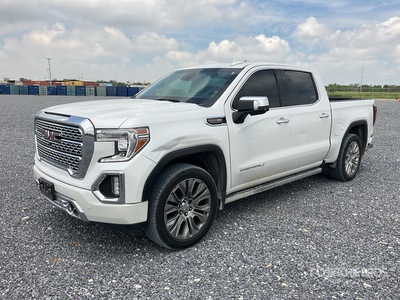 2021 GMC Sierra Denali 4x4 Crew Cab Camioneta / Pickup