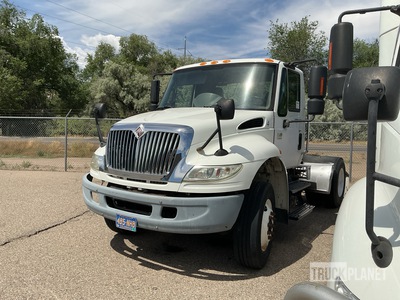 2006 International 4400 4x2 4400 S/A Day Cab Truck Tractor (Inoperable)
