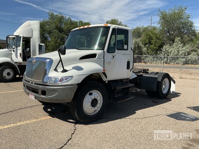 2003 International 4400 4x2 4400 S/A Day Cab Truck Tractor (Inoperable)