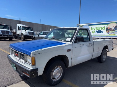 GMC S15 Sierra 4x2 Pickup