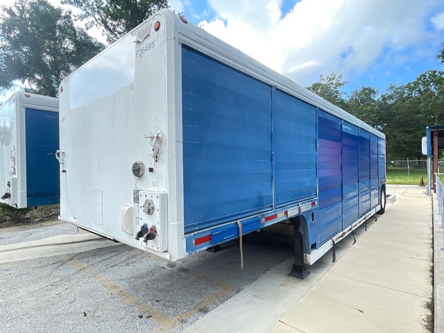 2000 Mickey 14 Bay S/A Beverage Trailer