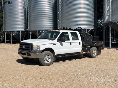 2007 Ford F-350 XL 4x4 Crew Cab Flatbed Truck