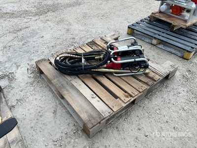 Quantity of (2) Mustang CV3500 Betonrüttler (Unused)