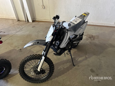 DB17 124 cc Dirt Bike Motocross Bike