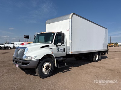 2013 International 4000 4x2 Moving Van Truck