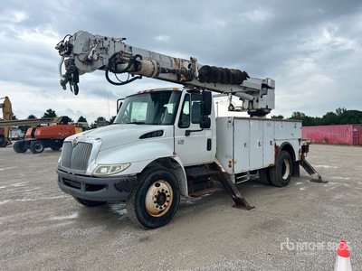 Altec on 2005 International 4300 4x2 Digger Derrick Truck